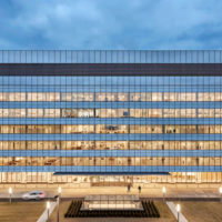 MERIT AWARD - COMMERCIAL/INSTITUTIONAL: The Cleveland Clinic, Taussig Cancer Center | William Rawn Associates, Architects, Inc. & Stantec Architecture